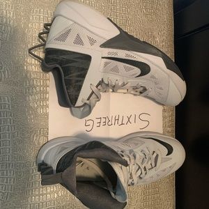 Men’s Size 13 Nike Hyperfuse